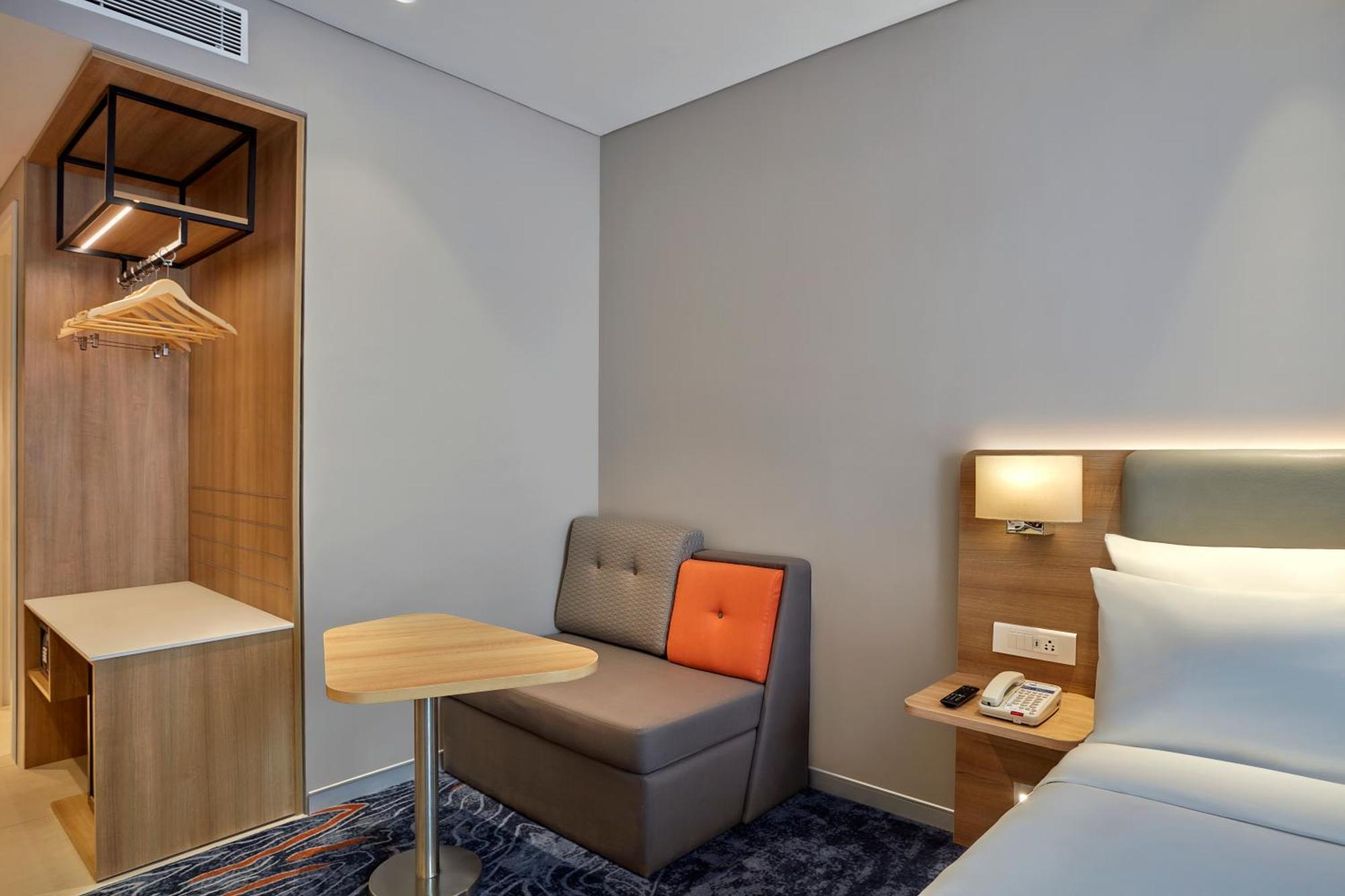 Holiday Inn Express Bengaluru Bommasandra By Ihg Kammasandra المظهر الخارجي الصورة