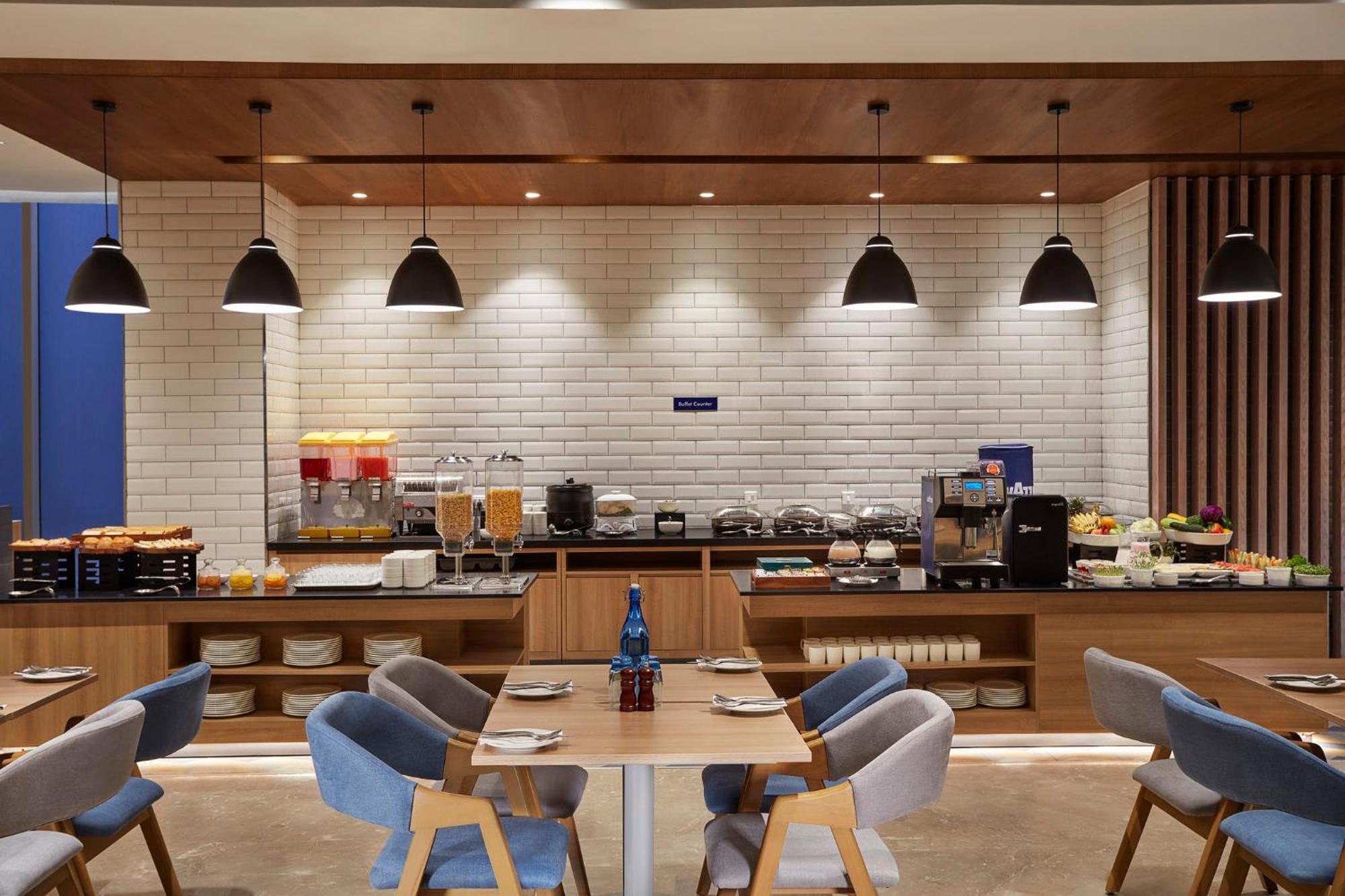 Holiday Inn Express Bengaluru Bommasandra By Ihg Kammasandra المظهر الخارجي الصورة
