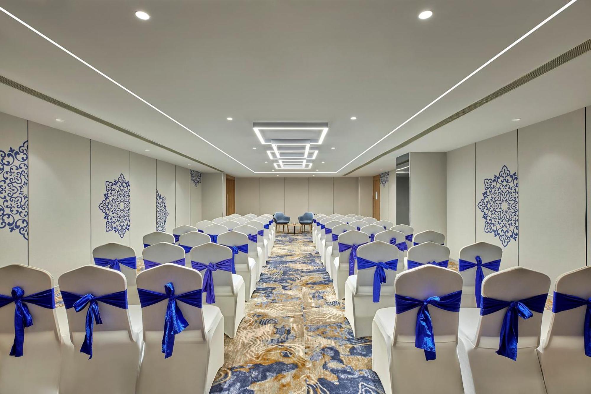 Holiday Inn Express Bengaluru Bommasandra By Ihg Kammasandra المظهر الخارجي الصورة