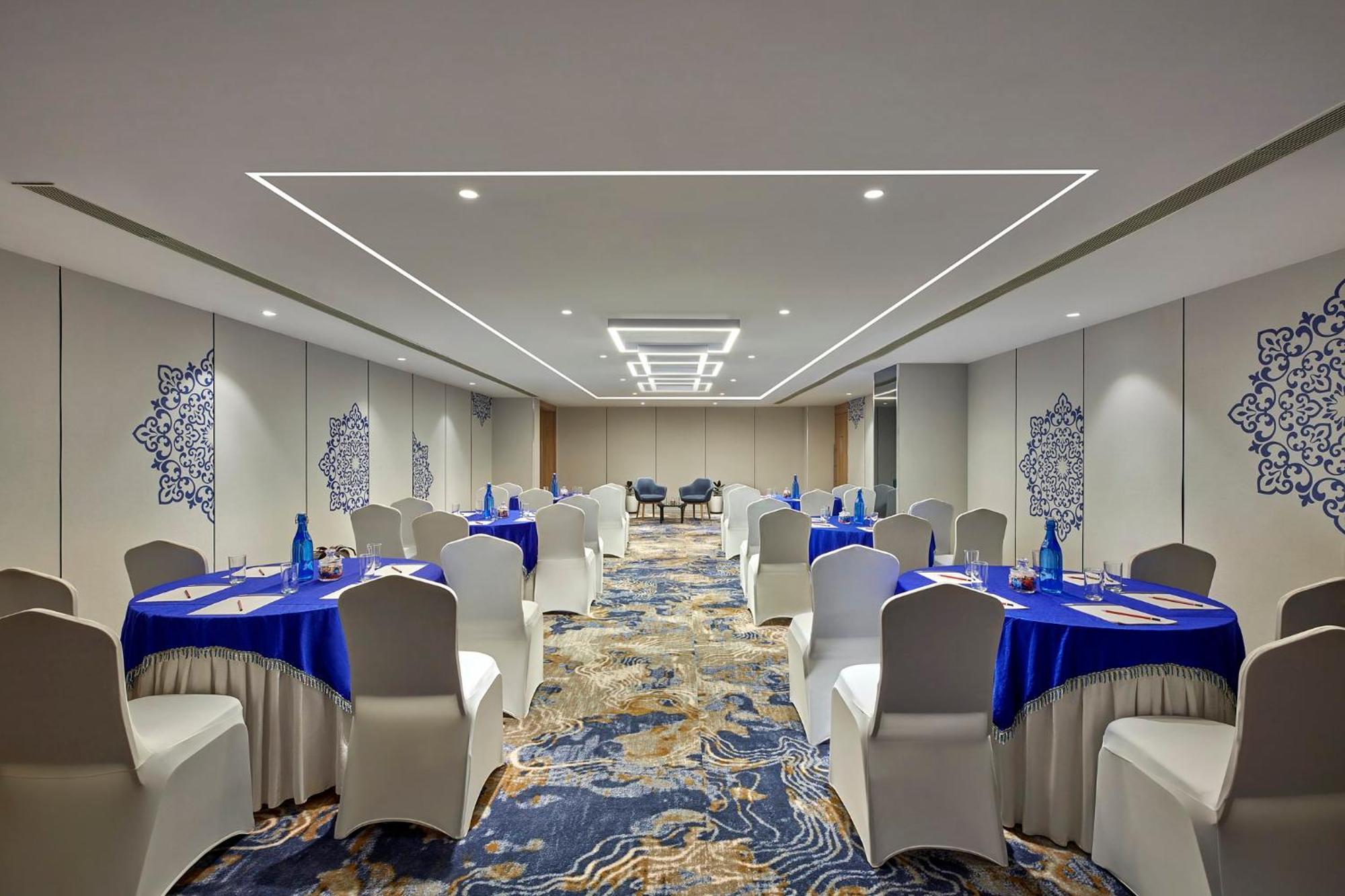Holiday Inn Express Bengaluru Bommasandra By Ihg Kammasandra المظهر الخارجي الصورة